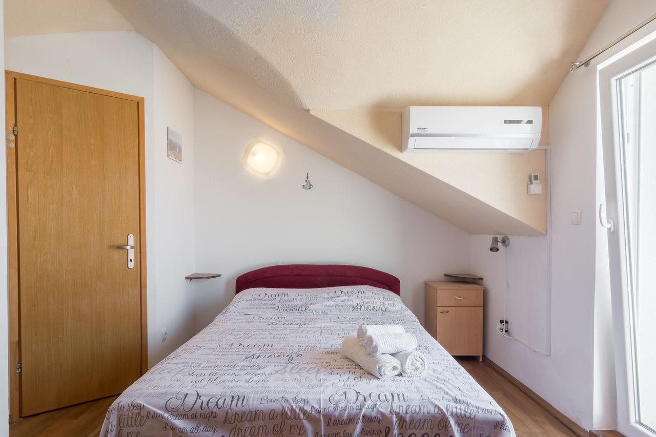 Apartments Miocic ราชานาส ภายนอก รูปภาพ