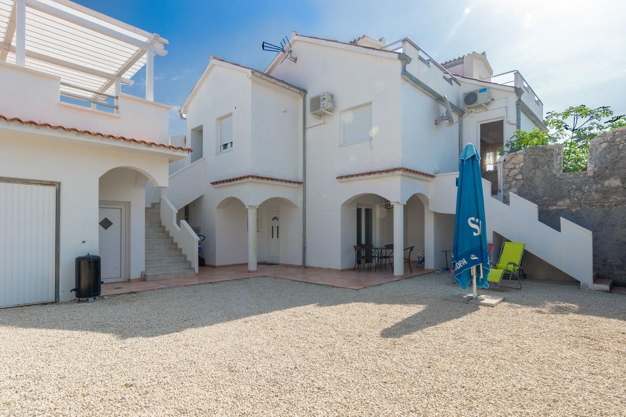 Apartments Miocic ราชานาส ภายนอก รูปภาพ