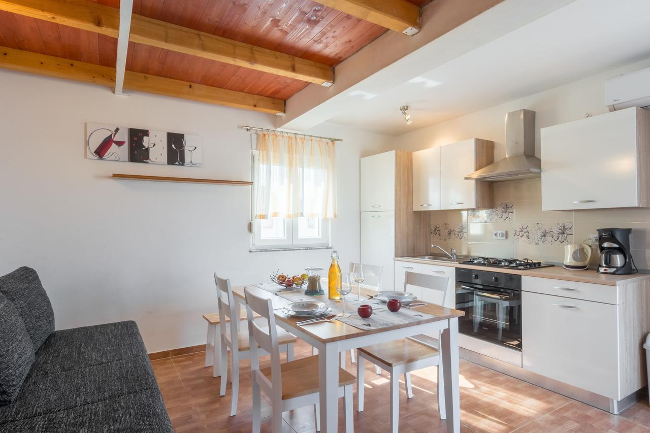 Apartments Miocic ราชานาส ภายนอก รูปภาพ