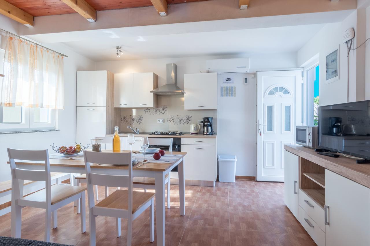Apartments Miocic ราชานาส ภายนอก รูปภาพ