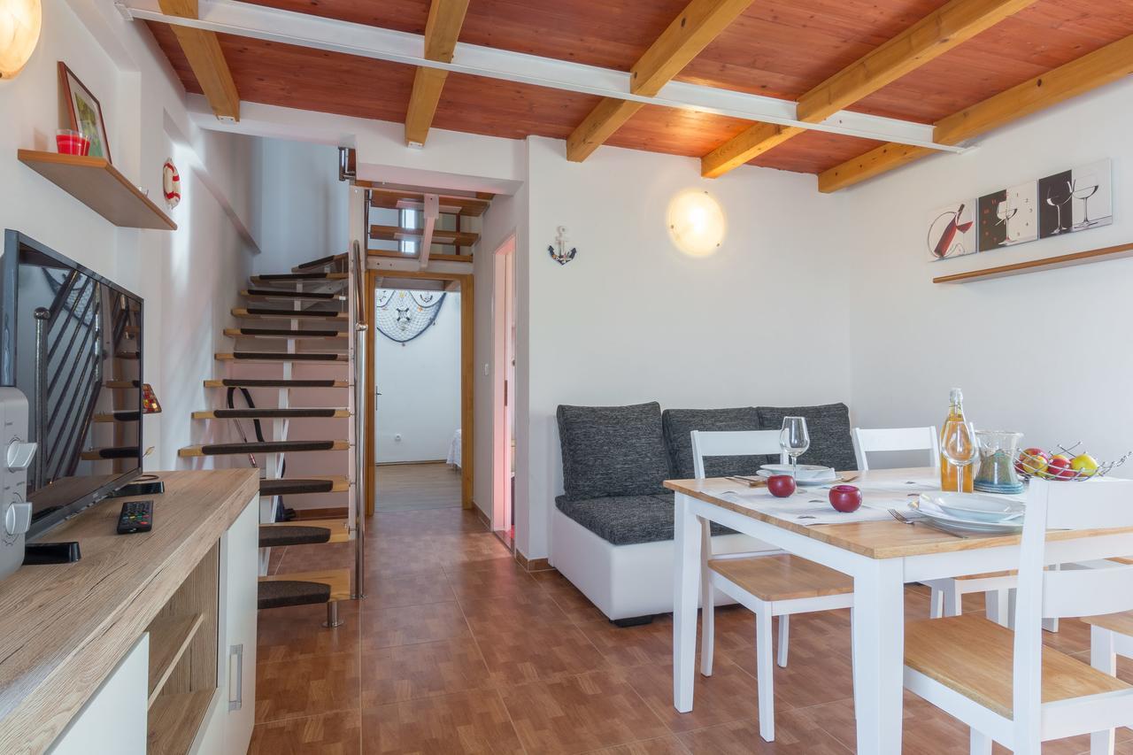 Apartments Miocic ราชานาส ภายนอก รูปภาพ